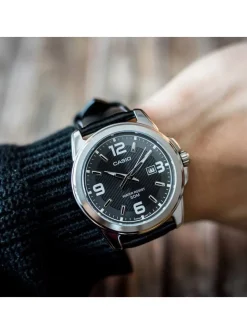 Montre Casio classique cuir noir