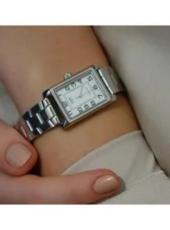 Montre femme Casio rectangulaire acier